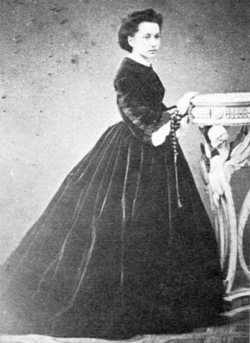 From Odessa to Florence: Elena Comparetti Raffalovich.  A Jewish Russian Woman in Nineteenth-Century Italy