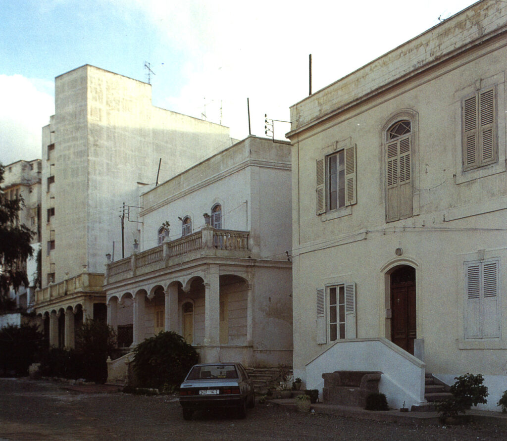 Questa immagine ha l'attributo alt vuoto; il nome del file è 10.-Casa-maisons-Banon-et-Ifergan-1024x891.jpg
