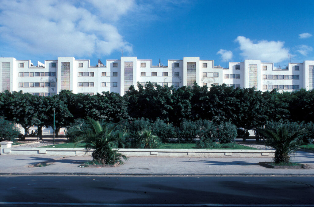 Questa immagine ha l'attributo alt vuoto; il nome del file è 30.-Casa-Suraqui-rue-La-Bruyère-1024x678.jpg