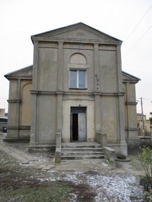 Fig. 6: Exterior of synagogue in Dabie that was converted into a residential building