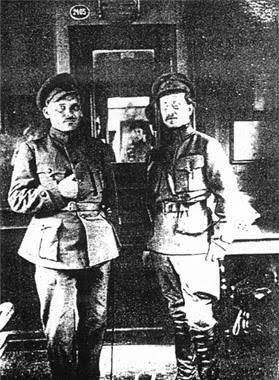 Fig. 2: Grigor’ev and Antonov-Ovseenko,
Znamianka, April 1919
(https://ru.wikipedia.org/wiki/Файл:Grigoryev_(green_insurgents).jpg)